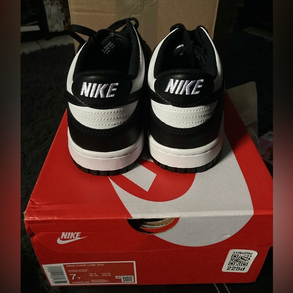 Nike Dunks Low Panda - Picture 2 of 6